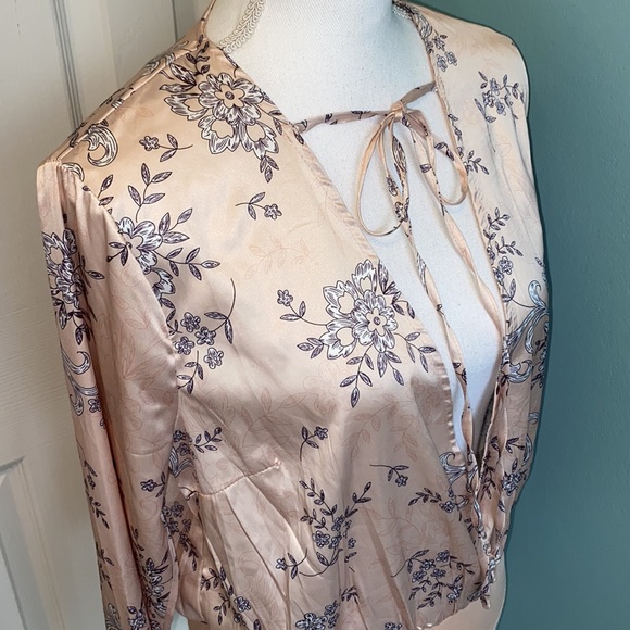 MISGUIDED Satin Floral Bodysuit-Blush - Picture 2 of 14